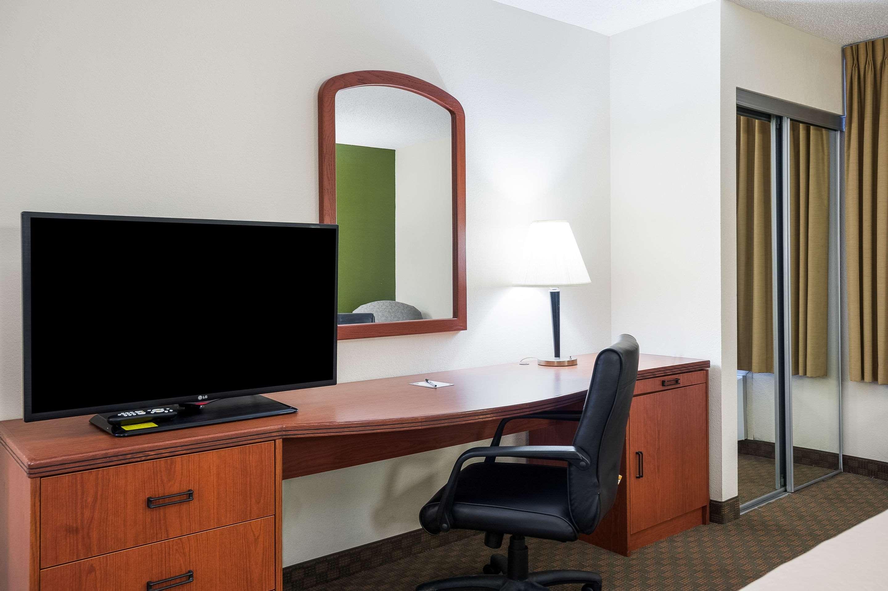 Quality Inn & Suites Lake Charles South Экстерьер фото
